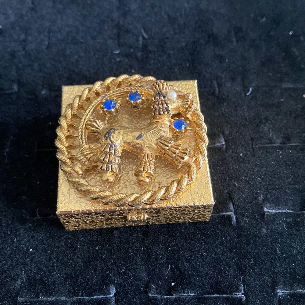Vintage trinket box. Mxt2